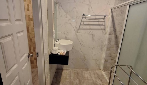 Studio, dortoir mixte, non-fumeurs, salle de bains privée