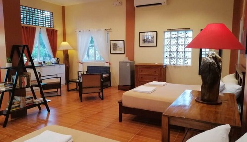 Chambre Premium, plusieurs lits, vue partielle sur la mer