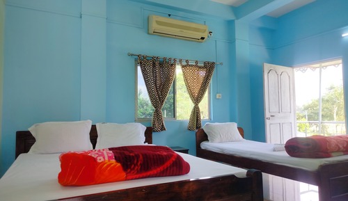 Chambre Confort, balcon, vue colline