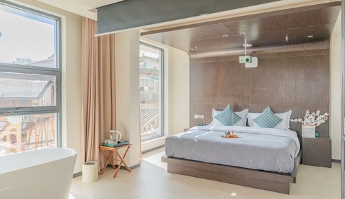 Suite Studio Design, 1 grand lit, fumeurs, vue cour intérieure