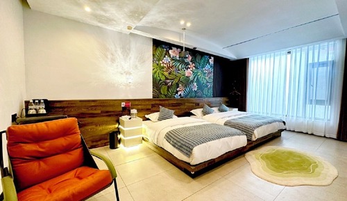 Chambre Familiale, plusieurs lits, fumeurs, salle de bains privée