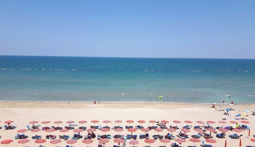 Chambre Double Confort, balcon, vue partielle sur la mer