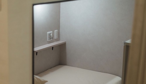 Cabane, femmes uniquement, non-fumeurs