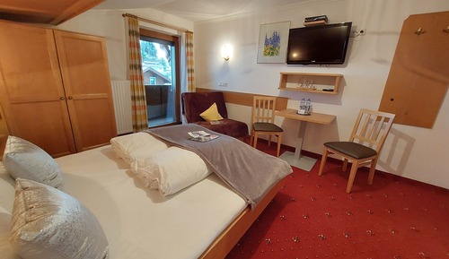Chambre Triple Classique, 1 grand lit, balcon, vue montagne