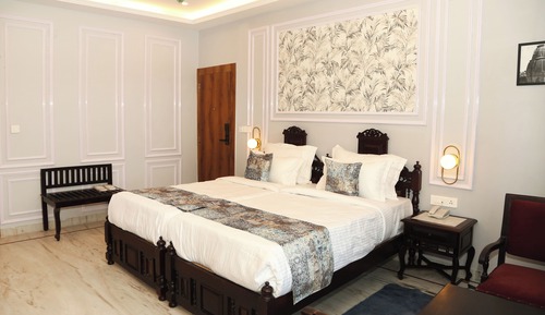 Flamingo Room Lake View
