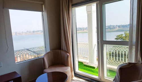 Chambre Double Luxe, 1 très grand lit, balcon, vue fleuve