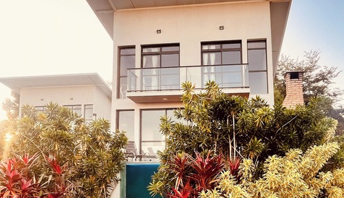 Maison Deluxe, 2 chambres, piscine privée, vue montagne