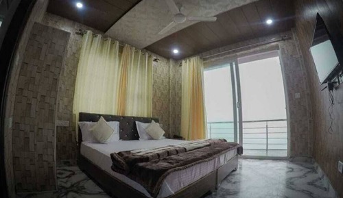 Chambre, balcon, vue lac