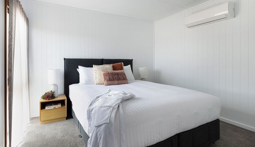 Cabane, 1 très grand lit et 1 canapé-lit, accessible aux personnes à mobilité réduite