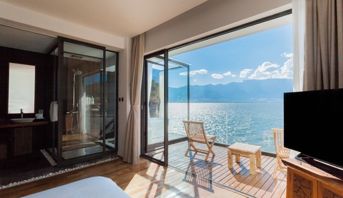 Chambre Double Luxe, salle de bains privée, vue lac