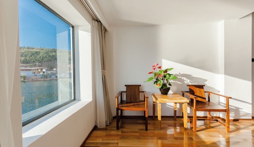 Chambre Familiale Double ou avec lits jumeaux, salle de bains privée, vue lac
