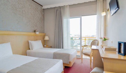 Chambre Triple Standard, balcon, vue partielle sur la mer