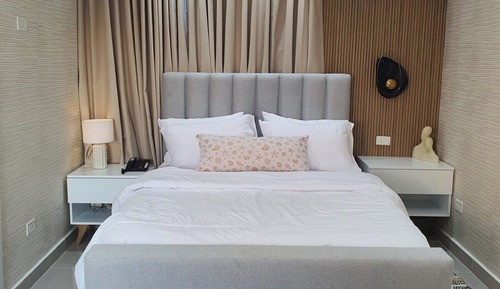 Chambre Junior, 1 grand lit 1 place, balcon