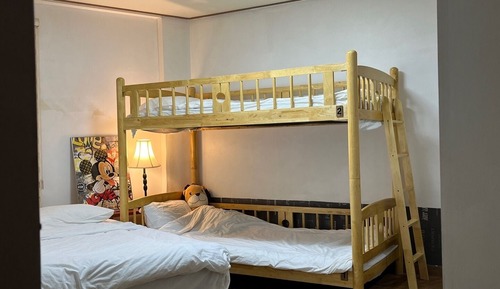 Chambre Quadruple « Premier », non-fumeurs, vue ville