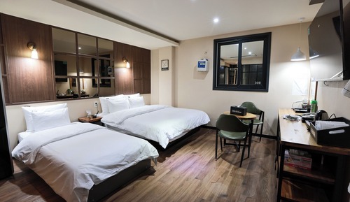 Business Twin Room & Whirlpool Spa Twin Room