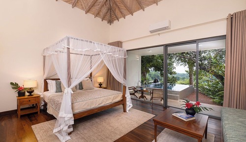 Suite Luxe, piscine privée, vue montagne