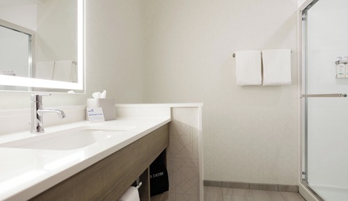 Chambre Standard, 1 très grand lit, accessible aux personnes malentendantes (Communications)
