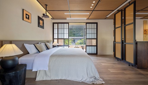 Maison Luxe, balcon, vue cour intérieure