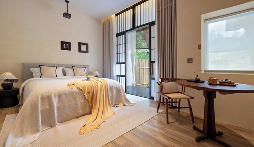 Chambre Double Confort, balcon, vue cour intérieure