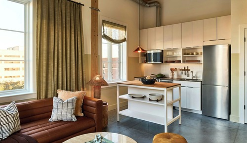 Suite (Mobility/Hearing Accessible, Tub)