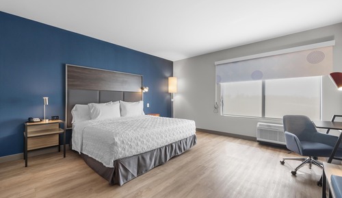 Chambre, 1 très grand lit, accessible aux personnes à mobilité réduite (Mobility & Hearing)