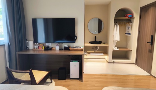 Chambre avec lits jumeaux, vue cour intérieure