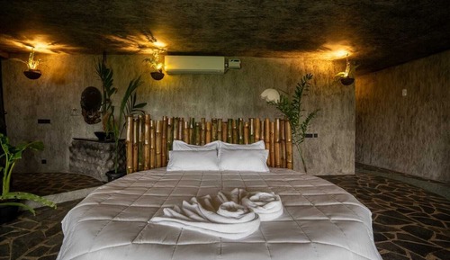 Chambre Romantique, patio, vue jardin