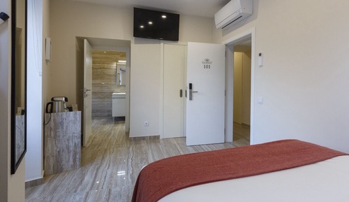 Chambre Simple Deluxe, 1 lit double, salle de bains privée