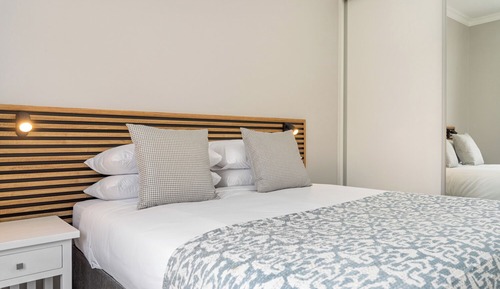 Appartement Supérieur, vue partielle sur la mer