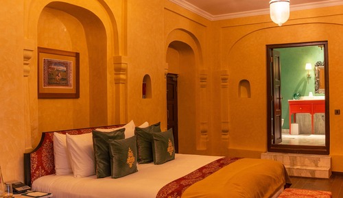 Suite Classique, balcon, vue jardin (Junior Suite, Market and Garden View)