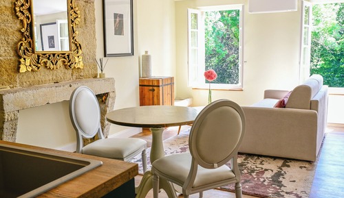 Studio Deluxe, 1 très grand lit et 1 canapé-lit, coin cuisine, côté jardin