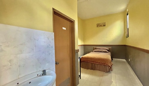 Chambre Simple (With Fan)