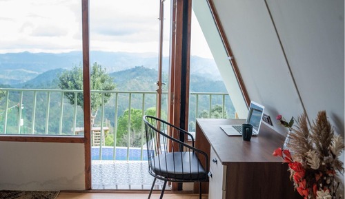Studio Exécutif, balcon