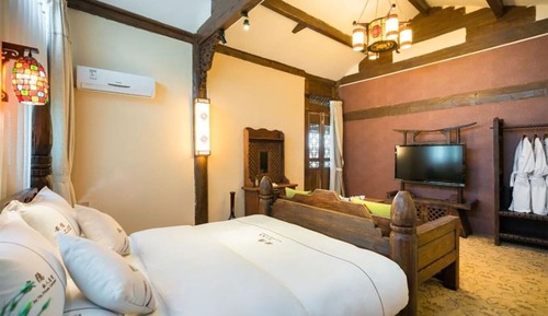 Chambre Triple Luxe, vue cour intérieure