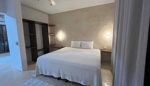 Suite Studio Supérieure, 1 très grand lit, balcon, vue piscine
