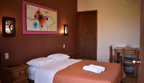 Chambre, balcon, vue jardin