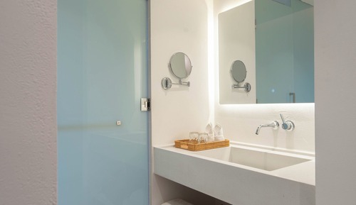 Chambre Double, 1 grand lit, vue cour intérieure