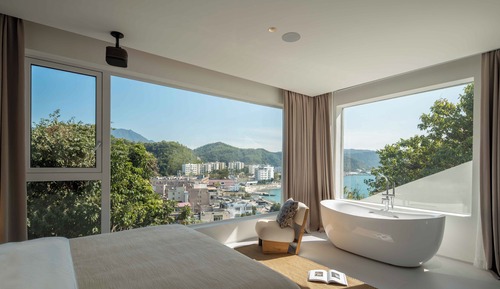 Chambre Design, 1 grand lit, vue partielle sur l'océan
