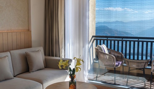 Chambre Supérieure, 1 très grand lit, balcon, vue montagne
