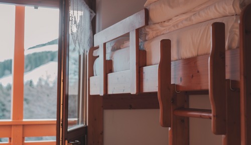 Chambre avec lits jumeaux, balcon, vue montagne