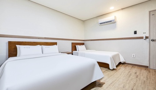 Chambre Confort Double ou avec lits jumeaux, vue cour intérieure