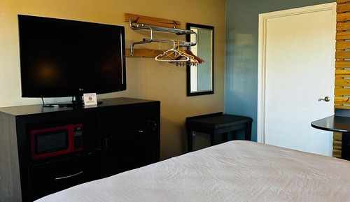 Chambre Simple Économique, 1 très grand lit, accessible aux personnes à mobilité réduite