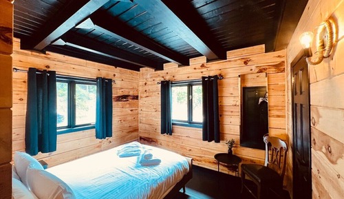 Cabane Deluxe, salle de bains privée, vue lac