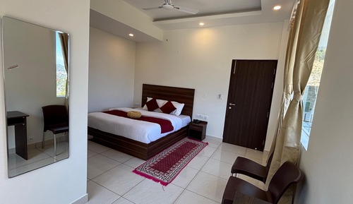Chambre Deluxe, balcon, vue colline