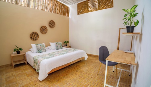 Chambre Double, 1 très grand lit, vue jardin