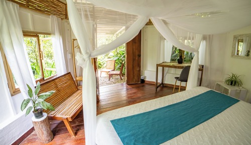 Chambre Double, 1 très grand lit, balcon, vue jardin
