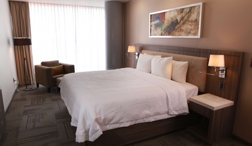 Chambre, 1 très grand lit, non-fumeurs