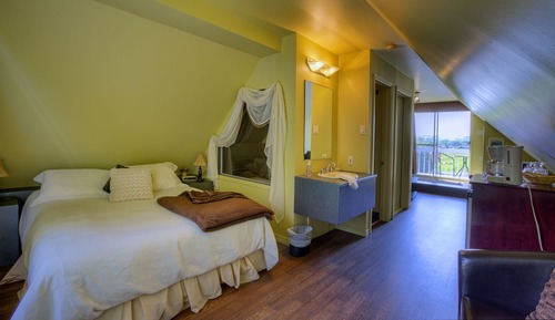 Chambre Standard, 1 grand lit et 1 canapé-lit, baignoire à jets