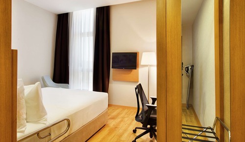 Chambre, 1 très grand lit, accessible aux personnes à mobilité réduite