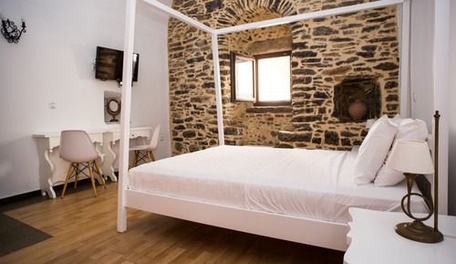 Studio Supérieur (Megalo Kri Kri)